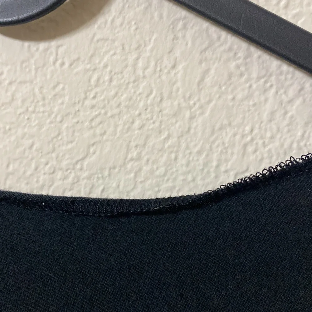 🛍️Adorable Black Long Sleeve Top! - Picture 3 of 7